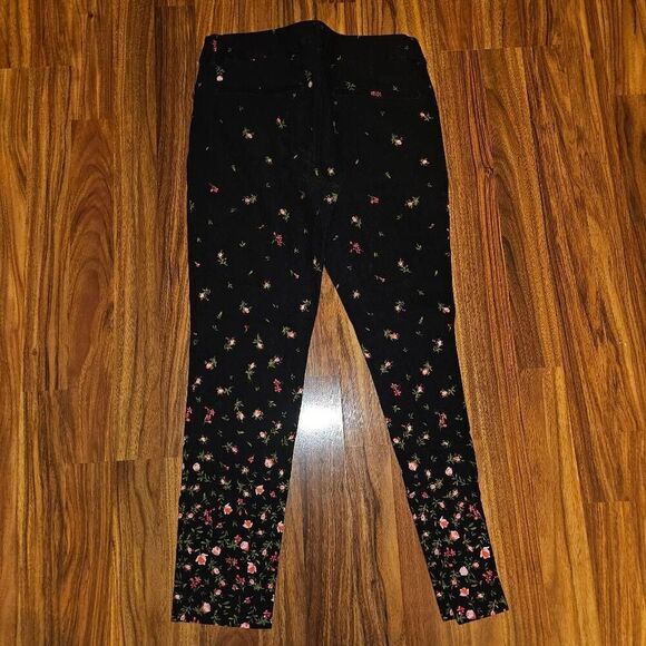 Old Navy Mid-Rise Black and Pink Floral Pixie Pants Womens Size 6 - Picture 7 of 7
